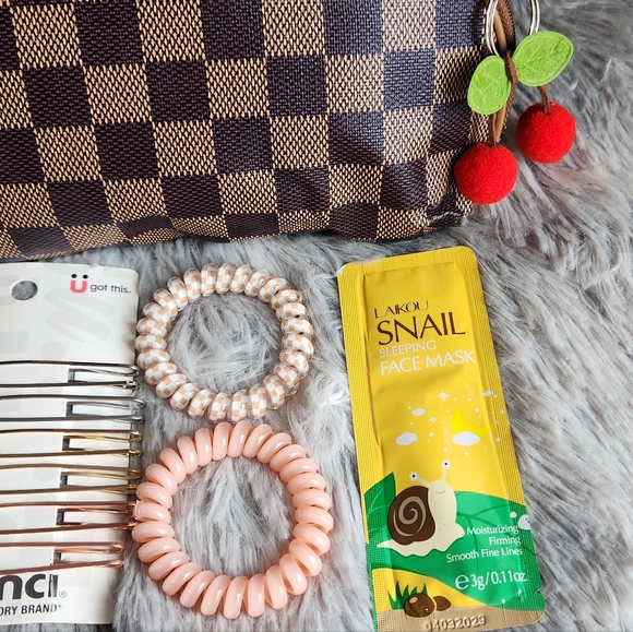 Checkered Cosmetic Pouch with Hair Accessories & Snail Mask - Picture 5 of 7